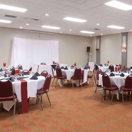 Ramada by Wyndham New Iberia Hotel Bagian luar foto